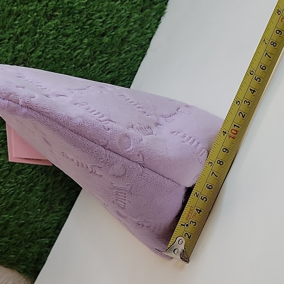 NWT JUICY COUTURE Travel Cosmetic Makeup Bag ,Wedge Pouch, Velour Lavender - Picture 16 of 17